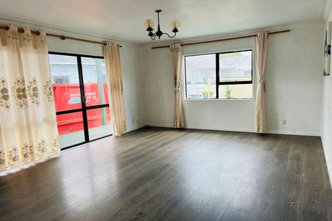 Photo of property in 5 Penruddocke Road, Half Moon Bay, Auckland, 2012