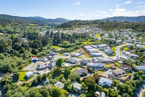 Photo of property in 6 Nikau Lane, Timberlea, Upper Hutt, 5018