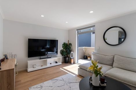 Photo of property in 2/15 Roxburgh Street, Mount Victoria, Wellington, 6011