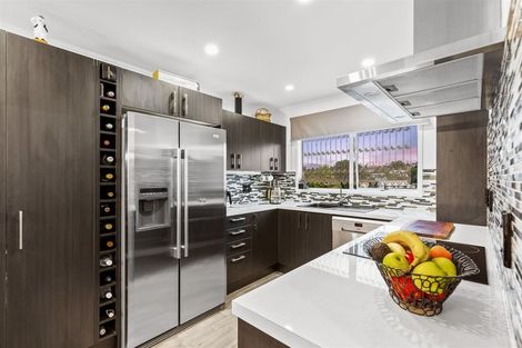 Photo of property in 92 Reynella Drive, Massey, Auckland, 0614