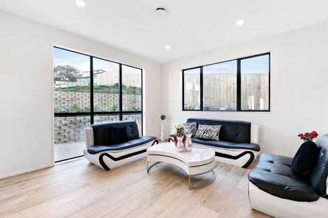 Photo of property in 16 Mantra Road, Massey, Auckland, 0614