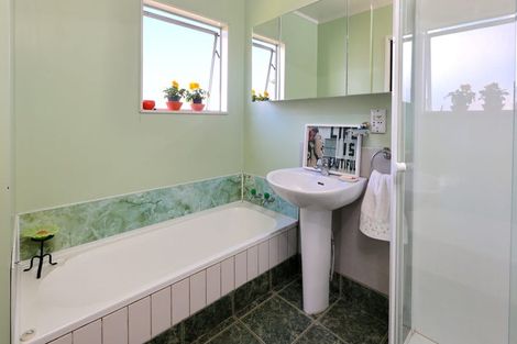 Photo of property in 51 Border Road, Henderson, Auckland, 0612