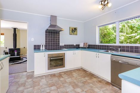 Photo of property in 8 Woodfern Crescent, Titirangi, Auckland, 0604