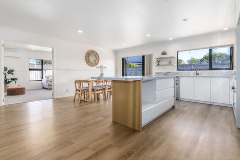 Photo of property in 9 Takahe Drive, Paraparaumu Beach, Paraparaumu, 5032