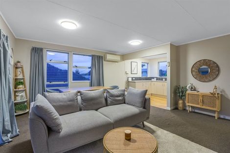 Photo of property in 66 Sievers Grove, Cannons Creek, Porirua, 5024