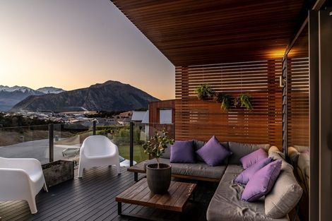 Photo of property in 8 Edgewood Place, Wanaka, 9305