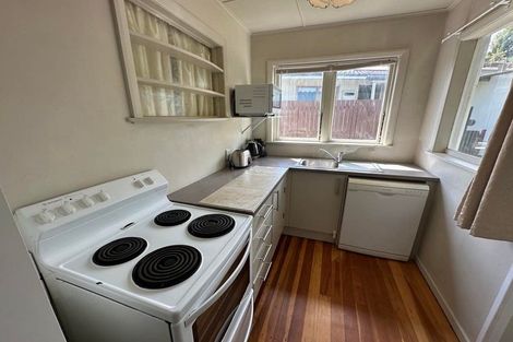 Photo of property in 28 Gavin Road, Raumati Beach, Paraparaumu, 5032