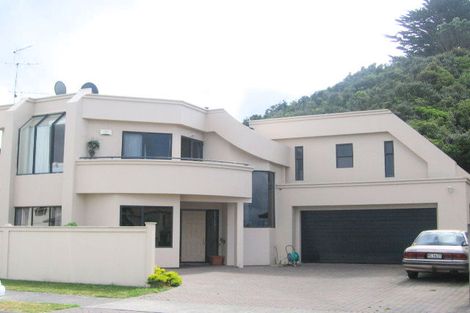 Photo of property in 16 Waterhouse Drive, Brooklyn, Wellington, 6021