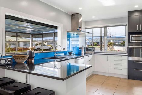 Photo of property in 16 Meadowvale Drive, Levin, 5510