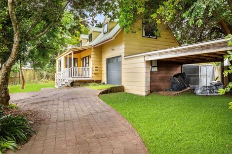 Photo of property in 112 Beach Road, Te Atatu Peninsula, Auckland, 0610