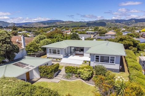 Photo of property in 16 Francis Road, Paraparaumu Beach, Paraparaumu, 5032