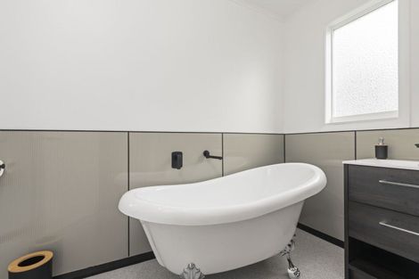 Photo of property in 7 Ross Street, Woodville, 4920