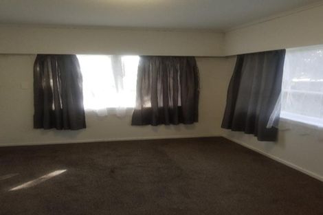 Photo of property in 16 Avonleigh Road, Green Bay, Auckland, 0604