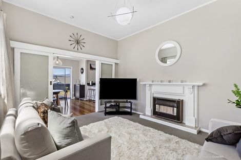 Photo of property in 23 Freyberg Street, Lyall Bay, Wellington, 6022