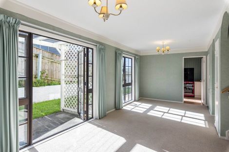 Photo of property in 17 Howell Road, Paraparaumu Beach, Paraparaumu, 5032