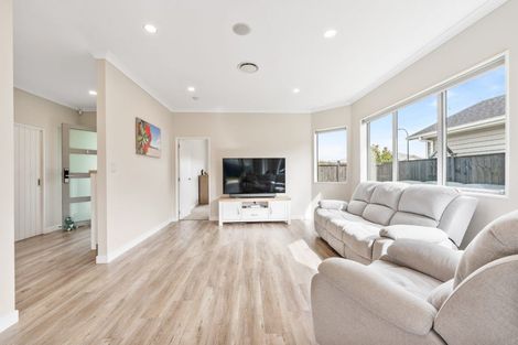 Photo of property in 4 Lewis Younie Road, Kumeu, 0810