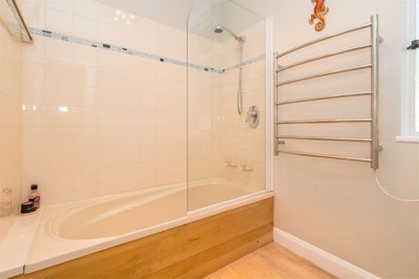 Photo of property in 1 Saint Ronans Road, Macandrew Bay, Dunedin, 9077