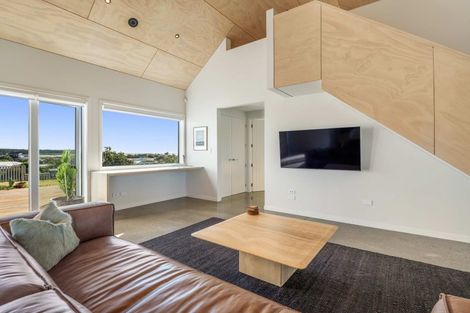 Photo of property in 2 Rangeview Rise, Foxton Beach, Foxton, 4815