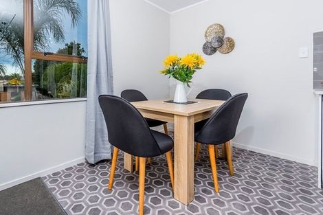 Photo of property in 4 Kayle Glen, West Harbour, Auckland, 0618
