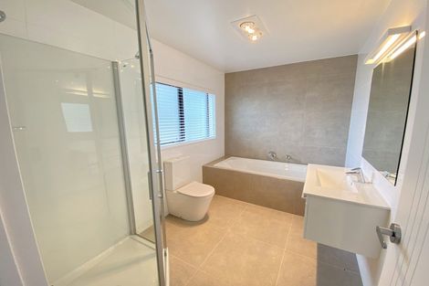 Photo of property in 8 Tagish Way, Orewa, 0931