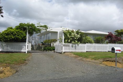 Photo of property in 129 Hanham Road, Kumeu, 0891