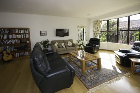 Photo of property in 10 Kinross Drive, Merrilands, New Plymouth, 4312