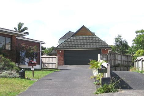 Photo of property in 2/13 Bass Street, West Harbour, Auckland, 0618