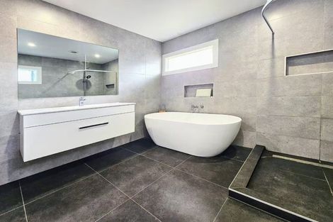 Photo of property in 198 Clovelly Road, Bucklands Beach, Auckland, 2012