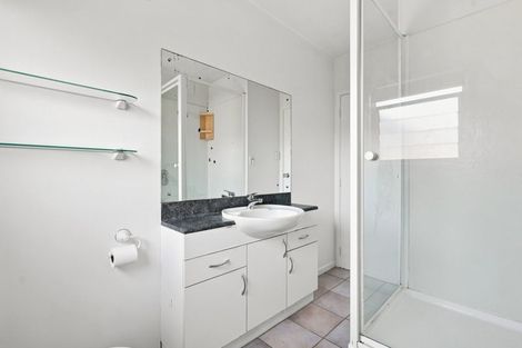 Photo of property in 19/72 Kitchener Road, Milford, Auckland, 0620