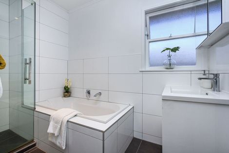 Photo of property in 1/344 Lake Road, Hauraki, Auckland, 0622