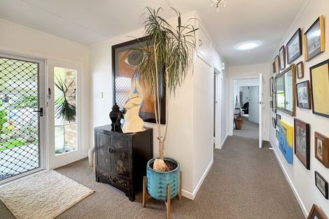 Photo of property in 2 Saint Leonard Street, Saint Johns Hill, Whanganui, 4501