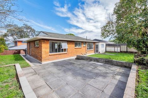 Photo of property in 2/4202a Great North Road, Glendene, Auckland, 0602