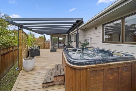 Photo of property in 5 Darren Crescent, Half Moon Bay, Auckland, 2012