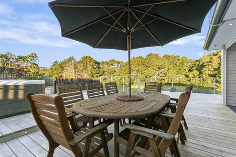 Photo of property in 21 Kahika Grove, Huapai, Kumeu, 0810