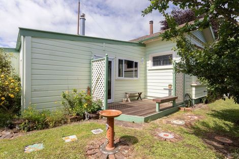 Photo of property in 3 Gordon Street, Dannevirke, 4930