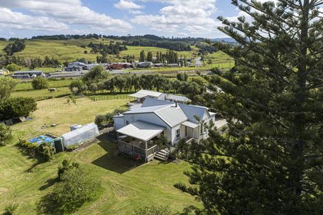 Photo of property in 46 Whakapirau Road, Maungaturoto, 0583