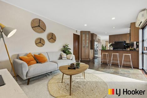 Photo of property in 12 Carlinka Place, Conifer Grove, Takanini, 2112