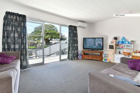 Photo of property in 242 Centreway Road, Orewa, 0931