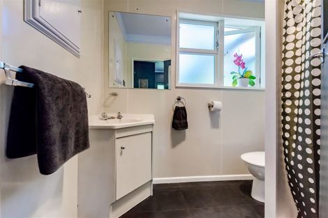 Photo of property in 27 Wellington Road, Paekakariki, 5034