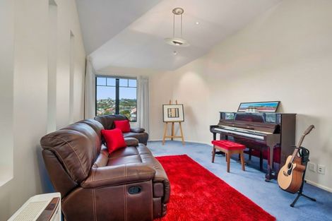 Photo of property in 21 Derry Hill, Churton Park, Wellington, 6037