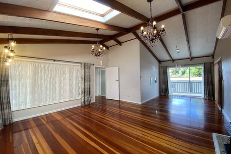 Photo of property in 53 Chatsworth Crescent, Pakuranga Heights, Auckland, 2010