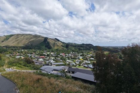 Photo of property in 107 Kakariki Grove, Waikanae, 5036