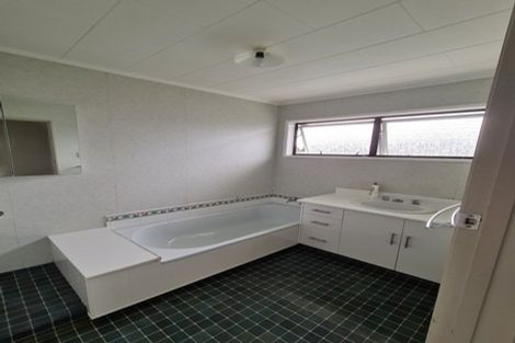 Photo of property in 25 Truby King Street, Merrilands, New Plymouth, 4312