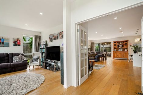 Photo of property in 21 Tawa Place, Orewa, 0931