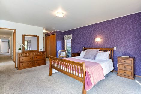 Photo of property in 8 Brockhall Lane, Avonhead, Christchurch, 8042