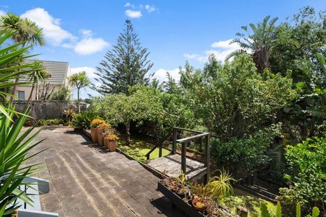 Photo of property in 1/16a Tamahere Drive, Glenfield, Auckland, 0629