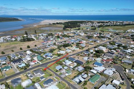 Photo of property in 23 Pratt Avenue, Foxton Beach, Foxton, 4815