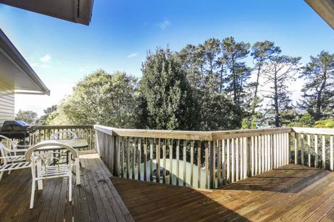 Photo of property in 12 Crystal Avenue, Glendene, Auckland, 0602