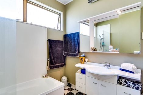 Photo of property in 16 Burns Road, Hospital Hill, Napier, 4110