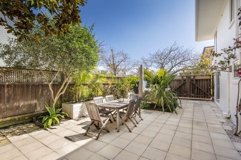 Photo of property in 2/41 Merani Street, Narrow Neck, Auckland, 0622